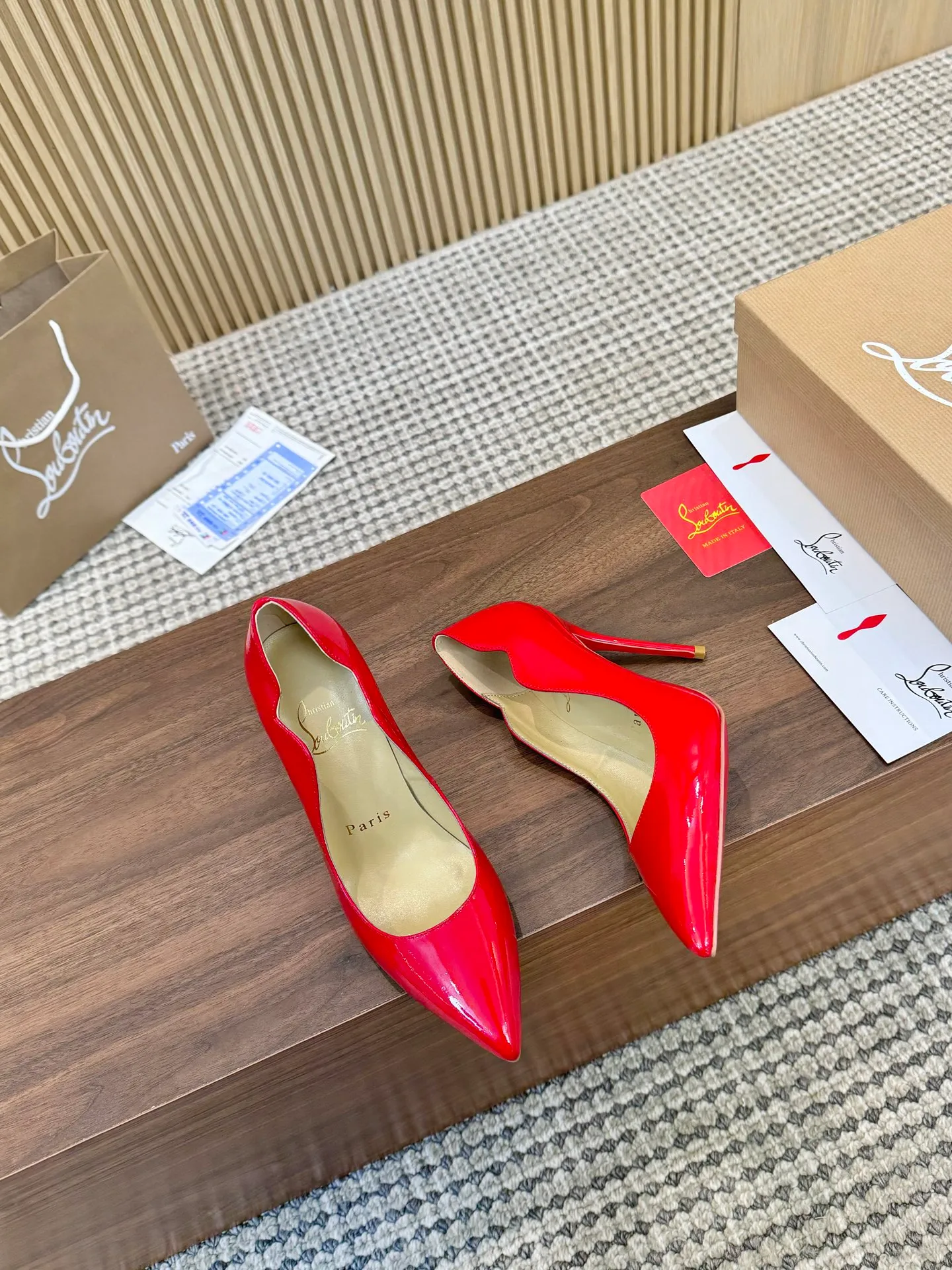 👟👟Ex-factory price 440 👟👟 Genuine leather sole +40 shipped all year round 💝Christian Louboutin CL👠 "Imported cow patent leather💎 series" noble and luxurious, real blingbling👟👟 real materials, all customized by the pattern maker, and the materials are made of original customized materials, achieving the taste of the original 5 color options💍 Upper: imported 👉cow patent leather💪 lining: sheepskin foot pad/lining code number: 34-40.41.42 heel height: two options: 10.5cm and 8.5cm